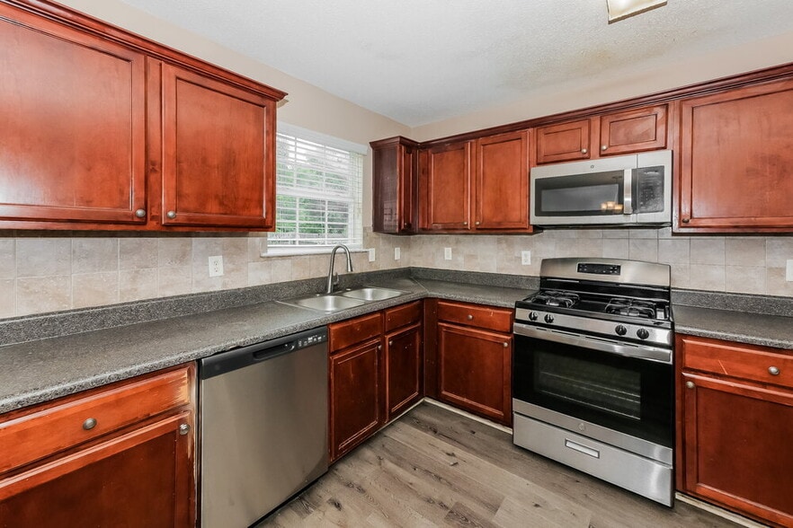 Building Photo - 369 Kentwood Springs Dr