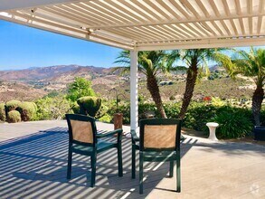 Building Photo - Beautiful Custom Home in Fallbrook, just m...