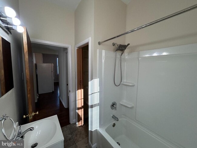 Building Photo - 534 Park Ave