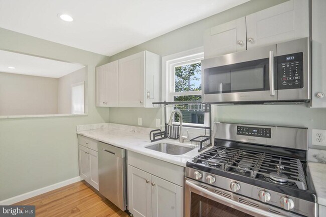 Building Photo - 6024 Rixey Dr