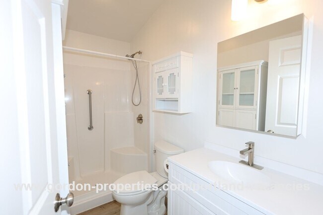 Building Photo - SE 88th Ave - 2 bedroom ADU close to the restaurants and shops along SE 92nd Ave and SE Foster Blvd