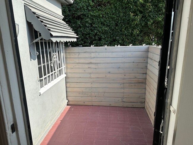 Building Photo - Olympic Duplex