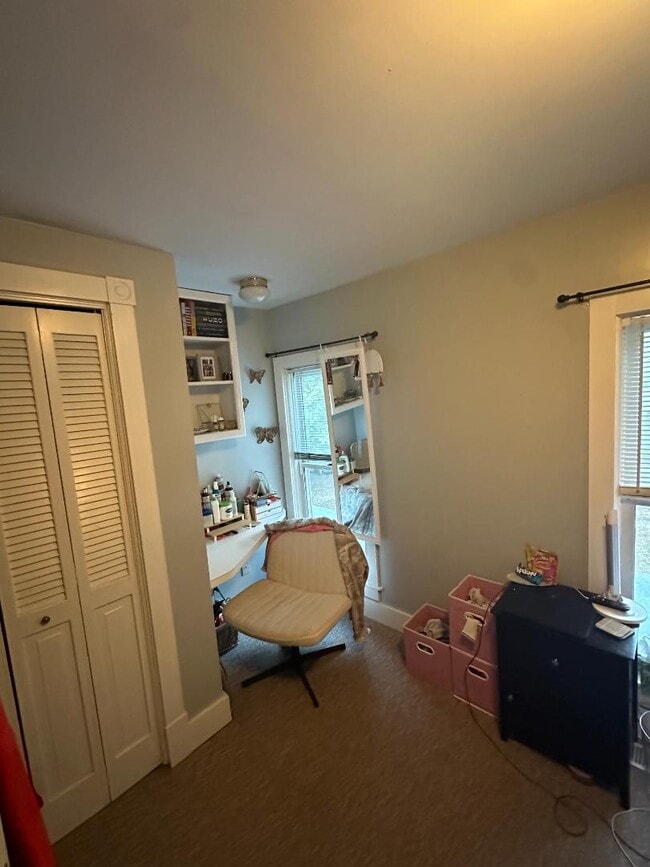 Building Photo - 813 Maine St