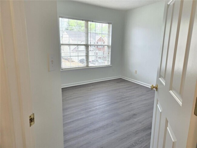 Building Photo - 4010 Ridgefair Dr