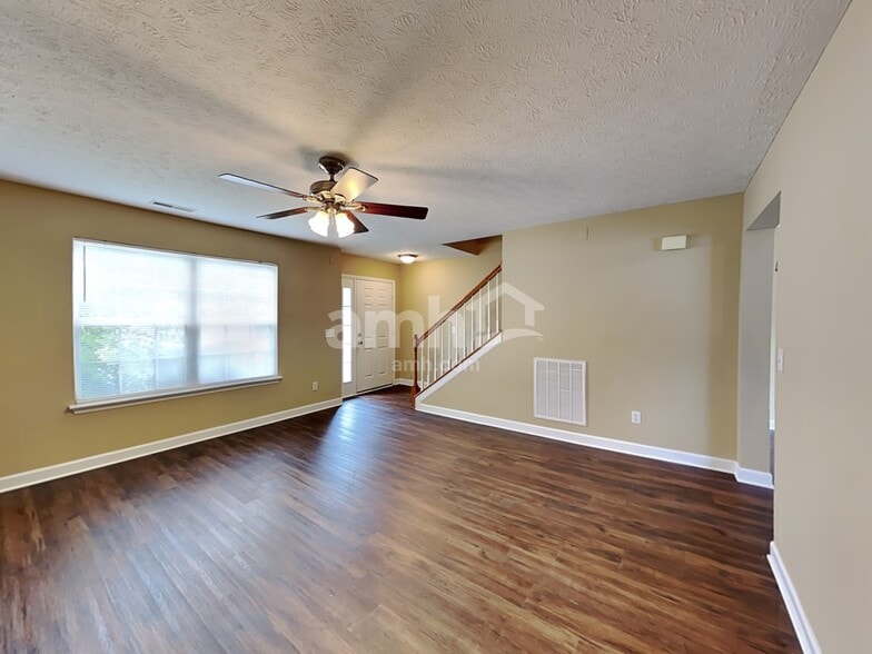 Building Photo - 6012 Mountview Dr