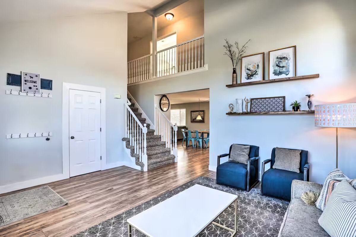 Building Photo - 4627 Seminole Cir