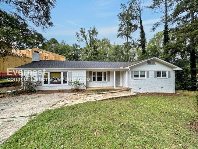 Primary Photo - 210 Pinetree Cir