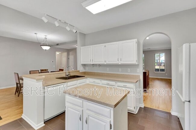 Building Photo - 3282 Heathland Way