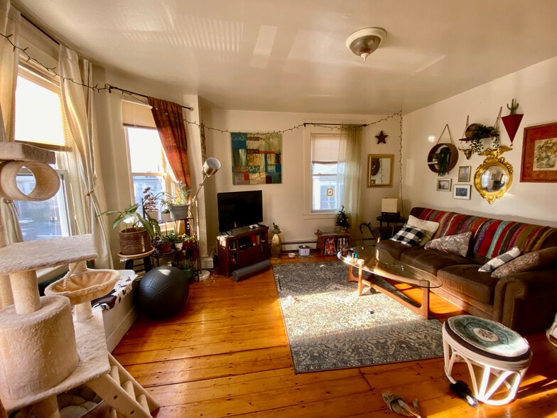 Building Photo - 203 Hillside St