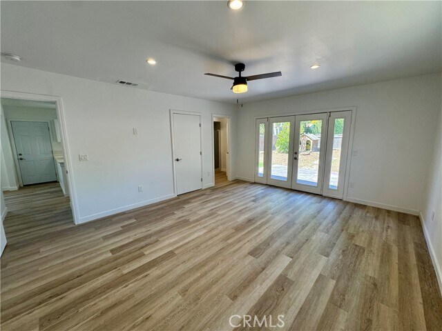 Building Photo - 13845 Moorpark St