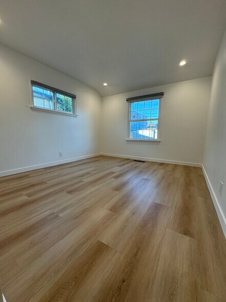 Building Photo - 22051 Vanowen St