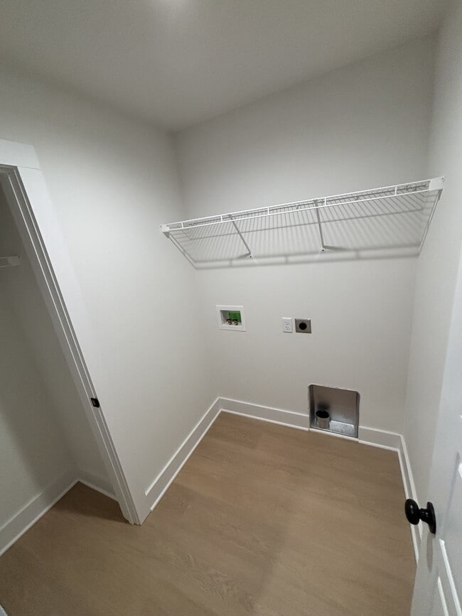 Building Photo - 921 Alberta Dr