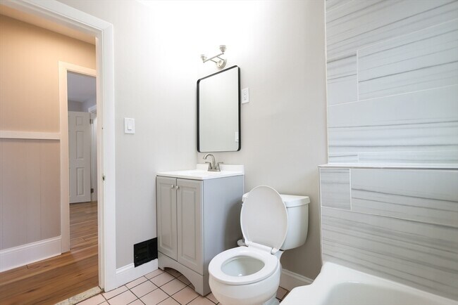 Building Photo - 31 Graham St