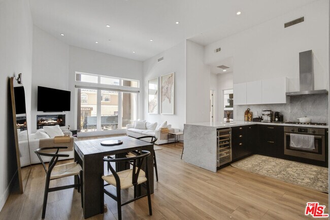 Building Photo - 118 S Kenwood St