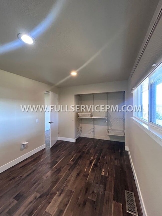 Building Photo - Exceptional South Beacon Hill 3 BD 2 BA! Huge Deck!