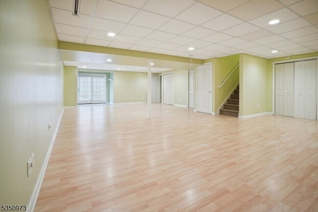 Building Photo - 220 Patriot Hill Dr