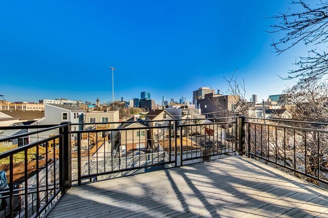 Building Photo - 731 N Elizabeth St