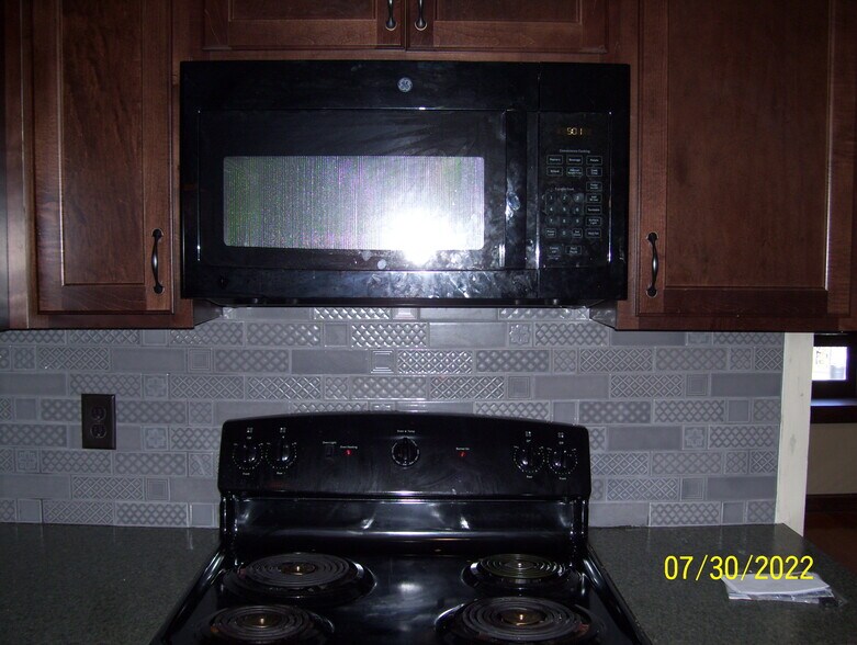 New Microwave and Stove - 751 N Salina St