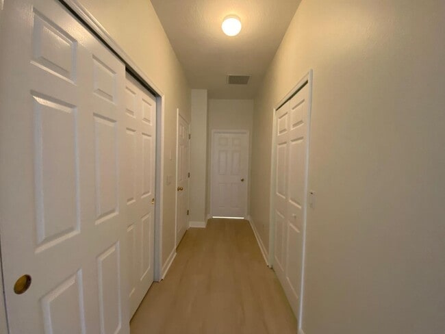 Building Photo - Your Dream Home Awaits! 5 bedroom 3 bath Single Family HOME!!