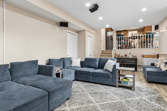 Building Photo - 407 Greenfield Rd