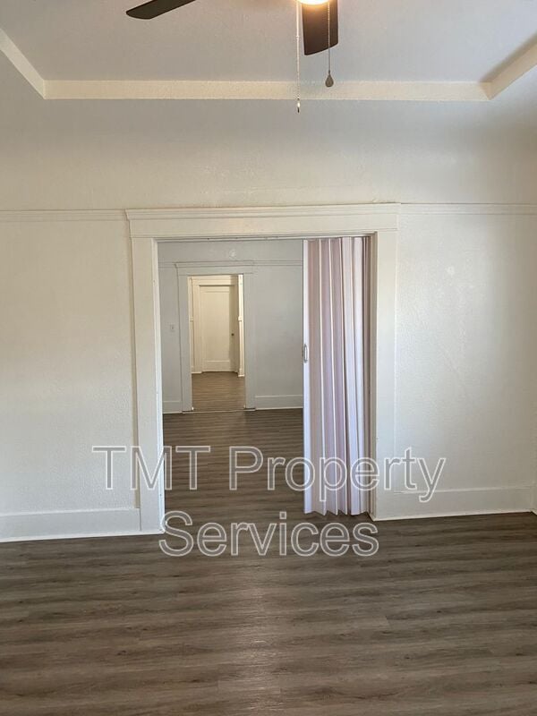 Building Photo - 202-208 W Oak Street