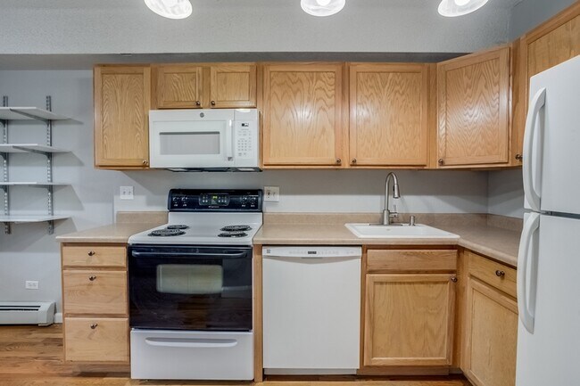 Building Photo - 50 N Clarkson St