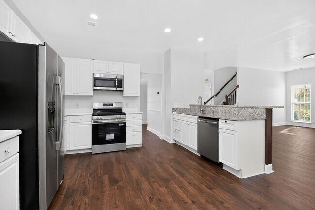 Building Photo - Spacious 4BD/2.5BA Home in Winding Creek!