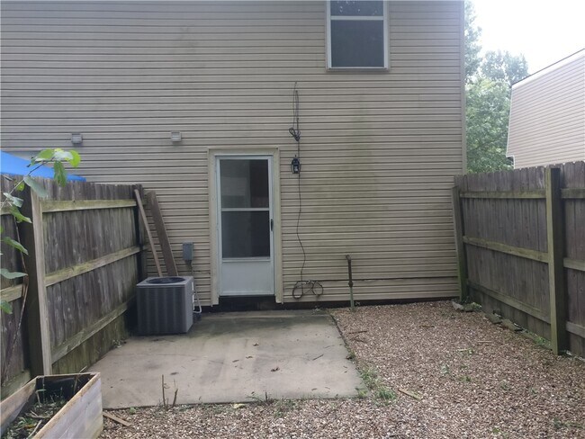 Building Photo - 665 N Betty Jo Dr