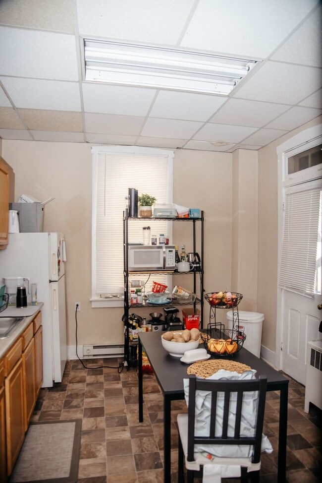 Building Photo - 154 E High St