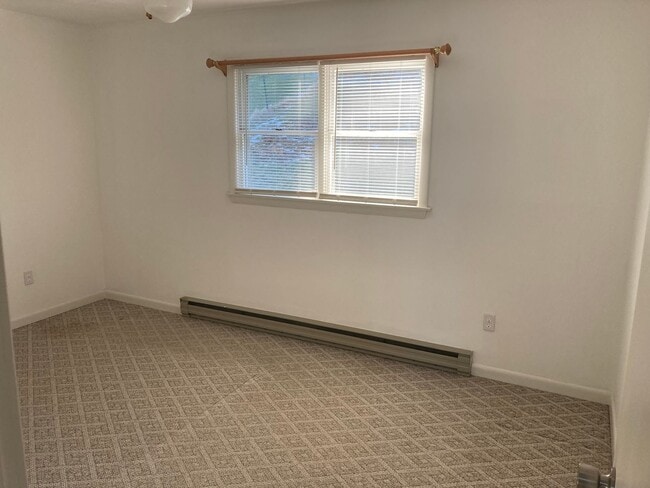 Building Photo - 520 West Dr