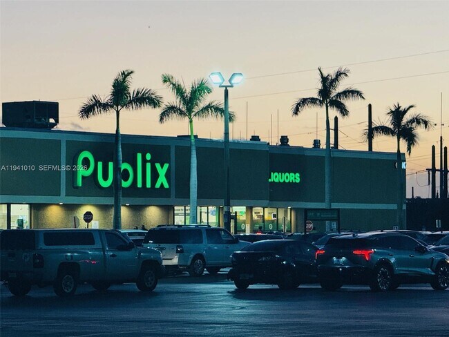 Building Photo - 900 NE 12th Ave