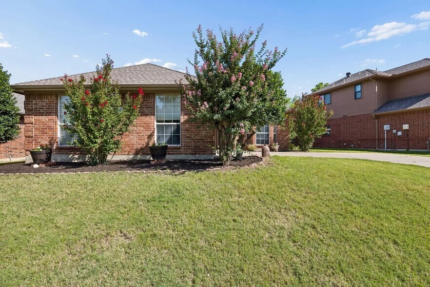 Building Photo - 1833 Melton Dr