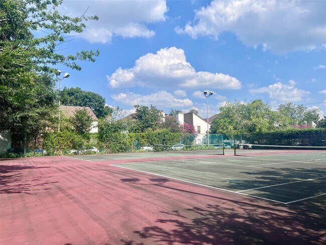 Building Photo - 10047 Westpark Dr