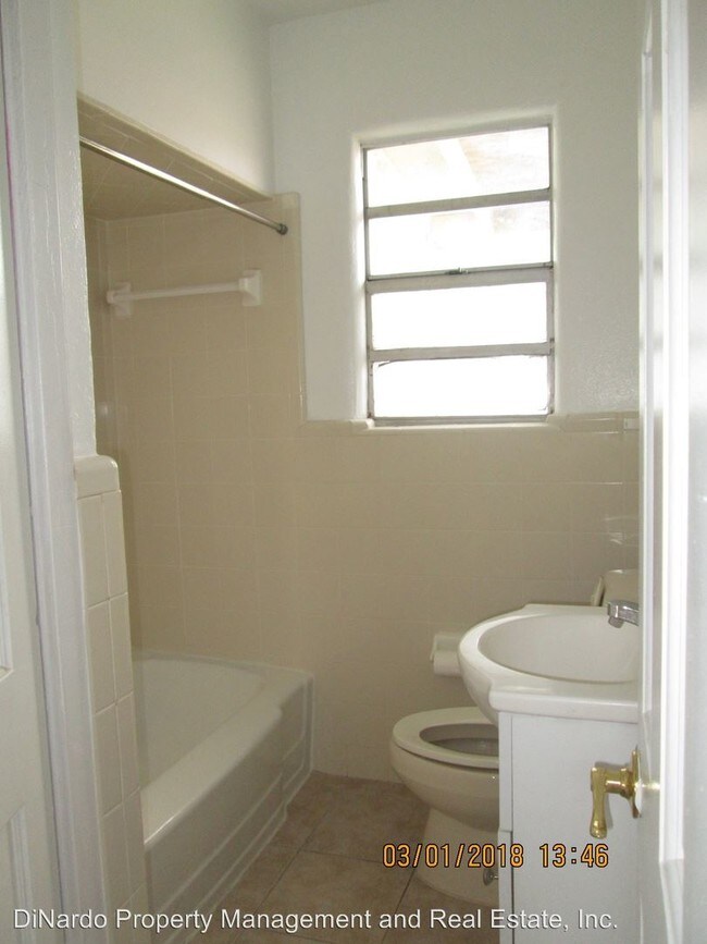 Building Photo - 66 Lucky Dr Front