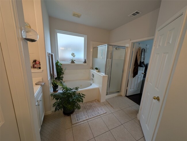 Building Photo - 5902 Mettler Ln