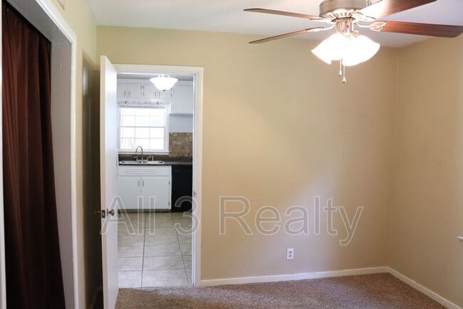 Building Photo - 919 Green Ridge Rd