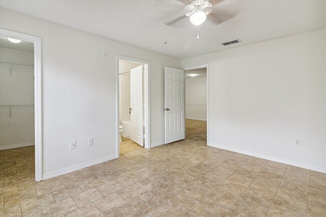 Building Photo - 1999 Summer Club Dr