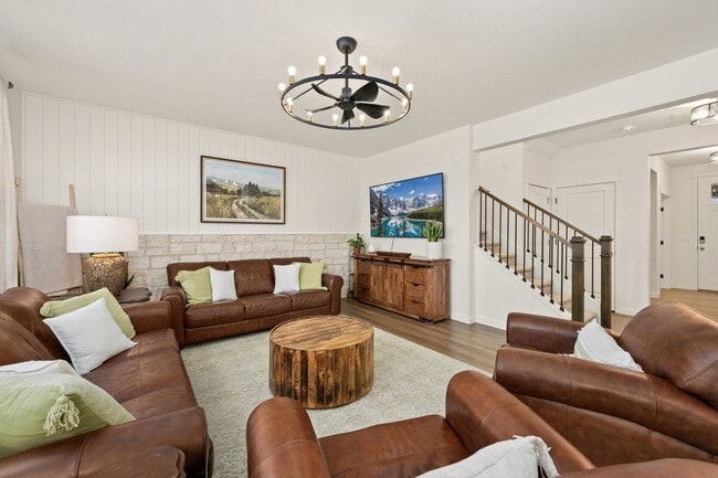 Building Photo - Upgraded 5-Bedroom Home in Immaculate Condition