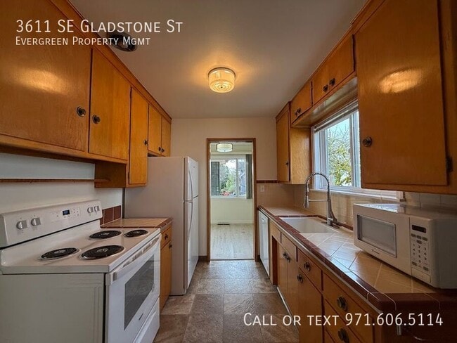 Building Photo - 3611 SE Gladstone St