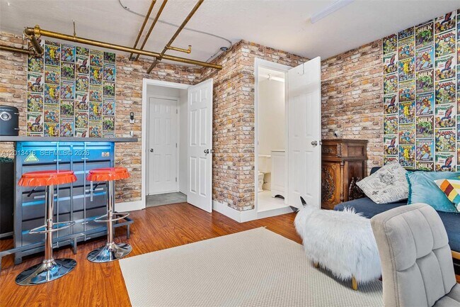 Building Photo - 746 NE 90th St