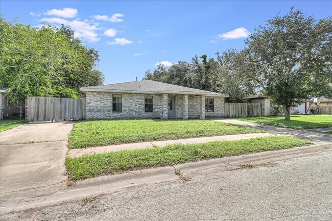 Building Photo - 2111 E Lott Ave