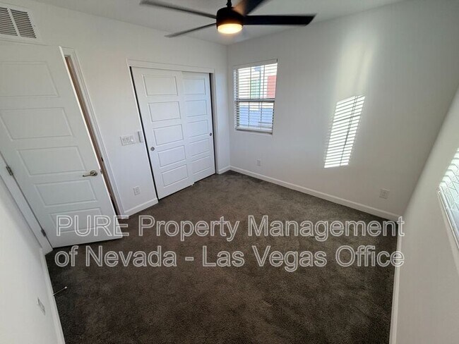 Building Photo - 815 Watford Pl