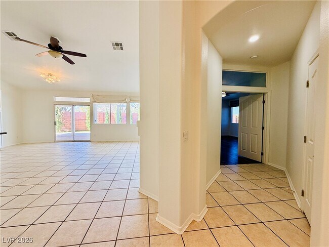 Building Photo - 2547 Serenity Hollow Dr