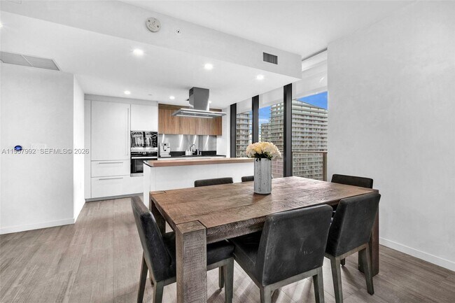 Building Photo - 1000 Brickell Plaza