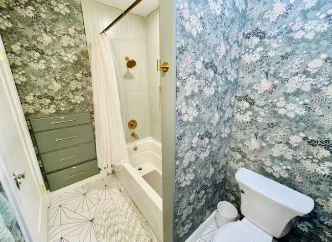 Building Photo - Midtown Gorgeous Home on Large Lot