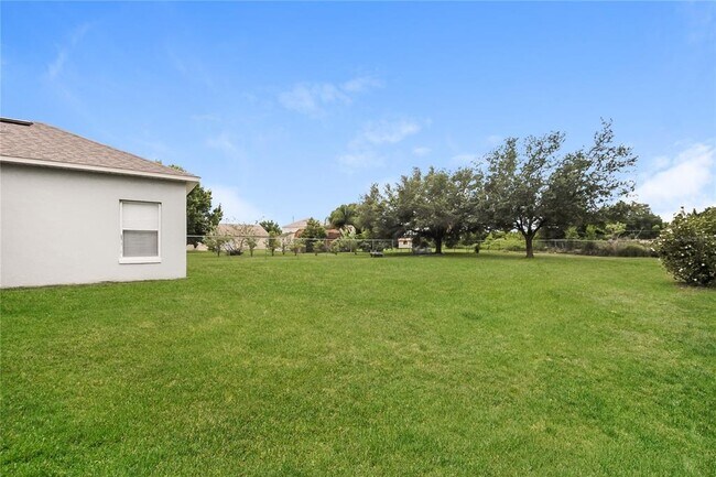 Building Photo - 710 Paris Dr