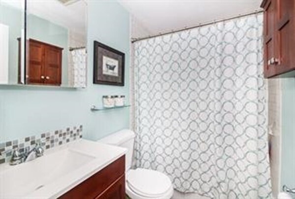 Building Photo - 126 Parker St