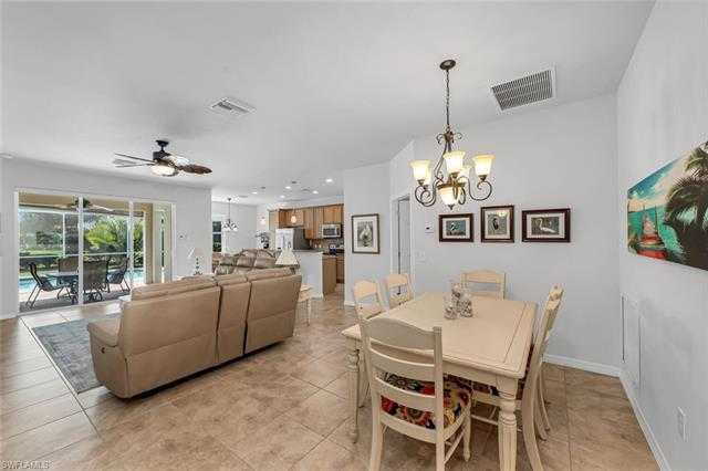 Building Photo - Elegant Furnished 3-Bedroom + Den Pool Hom...