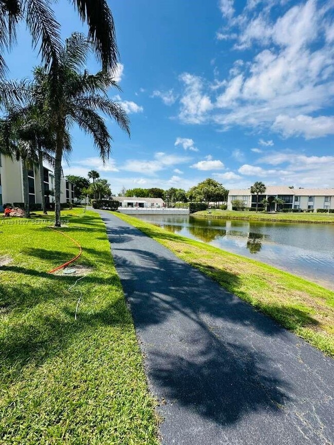Building Photo - 1110 Green Pine Blvd