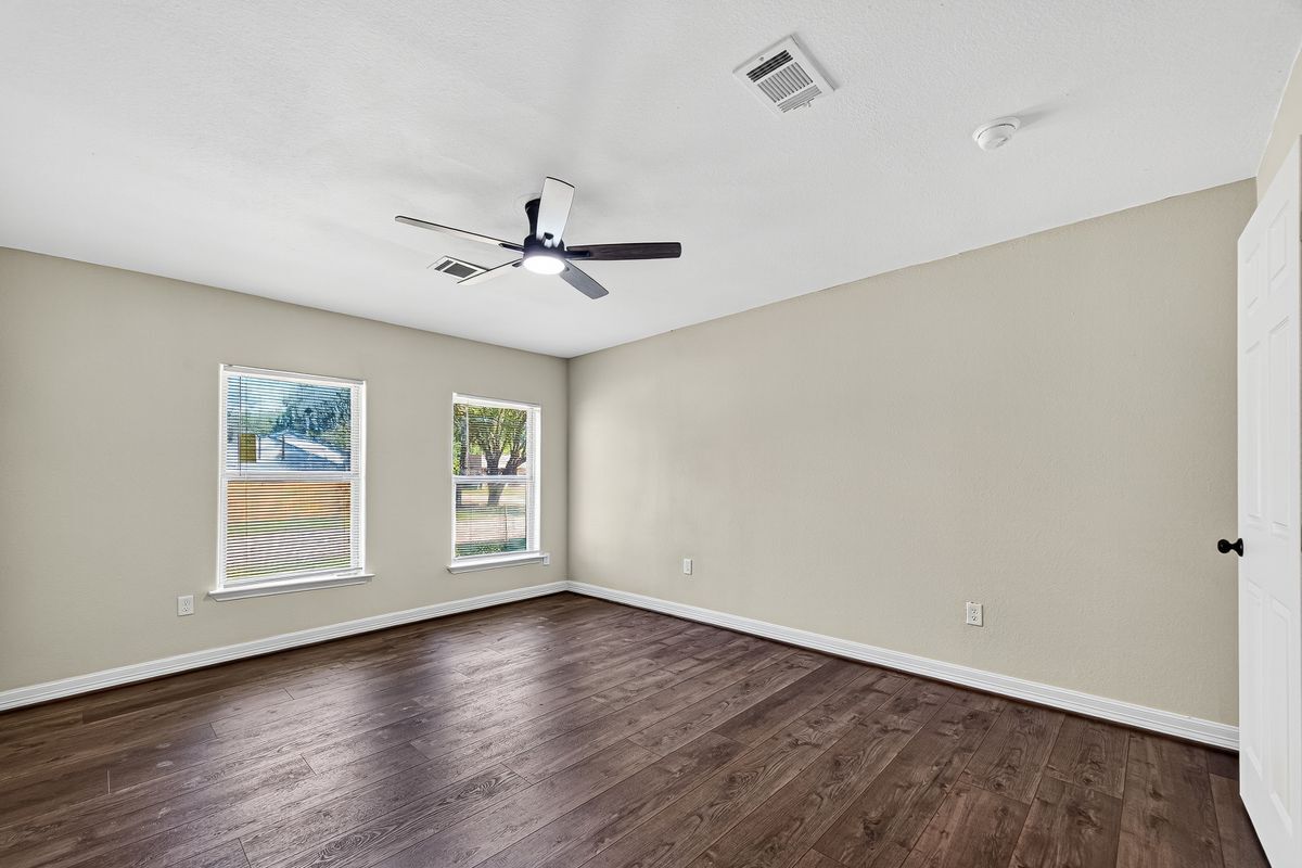 Building Photo - 2217 10th St